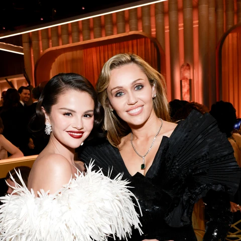 Selena Gomez y Miley Cyrus en los Globos de Oro 2026 Selena Gomez y Miley Cyrus en los Globos de Oro 2026