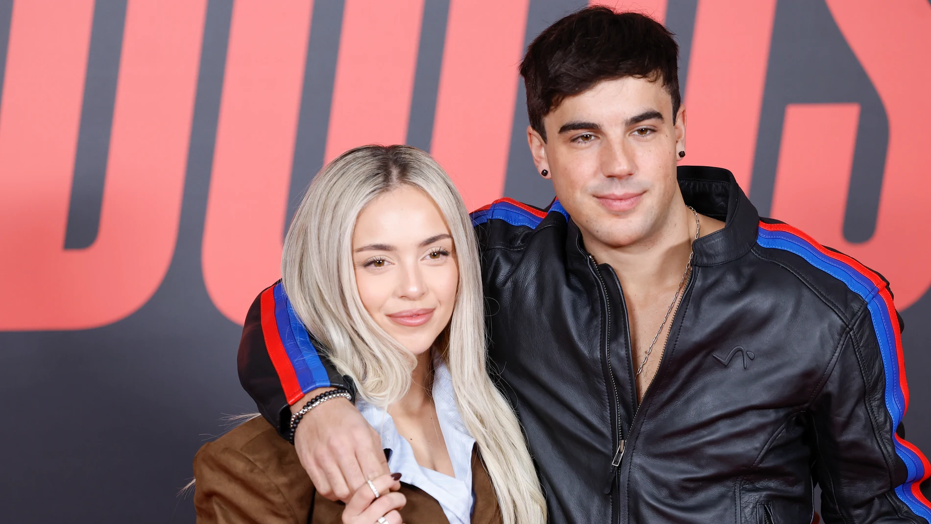 Ana Mena y Óscar Casas en la premier de 'ídolos' Ana Mena y Óscar Casas en la premier de 'ídolos'