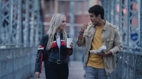 Luna (Ana Mena) y Edu (Óscar Casas) en 'Ídolos'