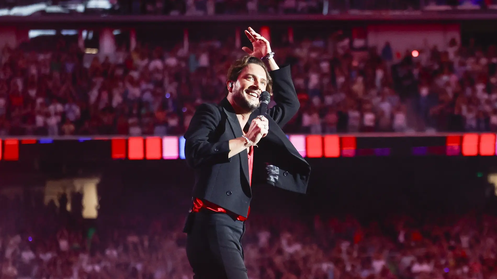 Manuel Carrasco en el Santiago Bernabéu Manuel Carrasco en el Santiago Bernabéu