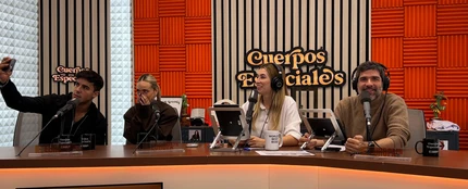 Óscar Casas y Ana Mena en 'Cuerpos especiales' Óscar Casas y Ana Mena en 'Cuerpos especiales'