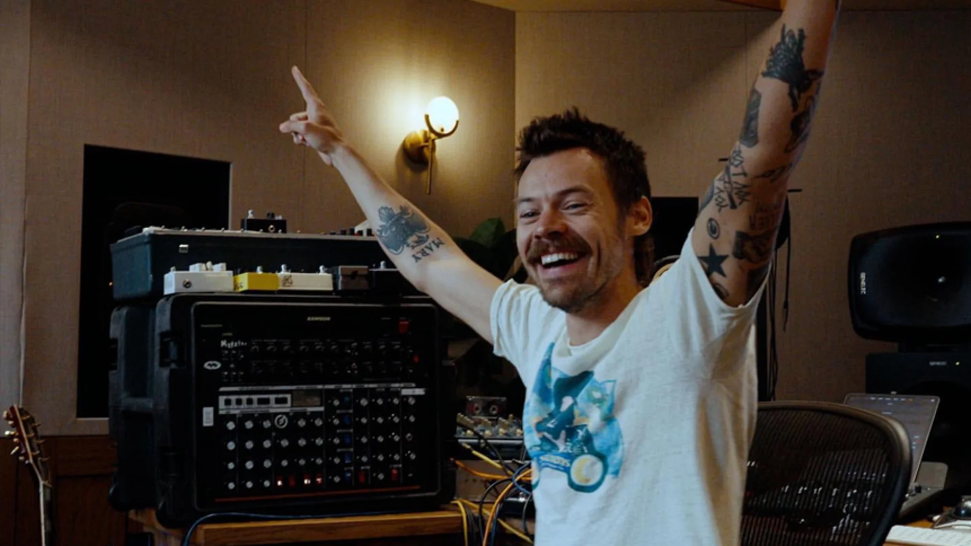 Harry Styles anunciando 'Aperture' Harry Styles anunciando 'Aperture'