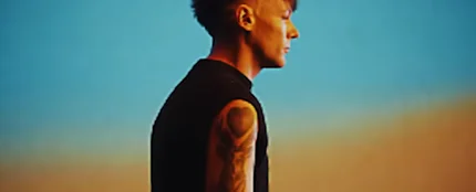 Louis Tomlinson, en el videoclip de Imposter Louis Tomlinson, en el videoclip de Imposter