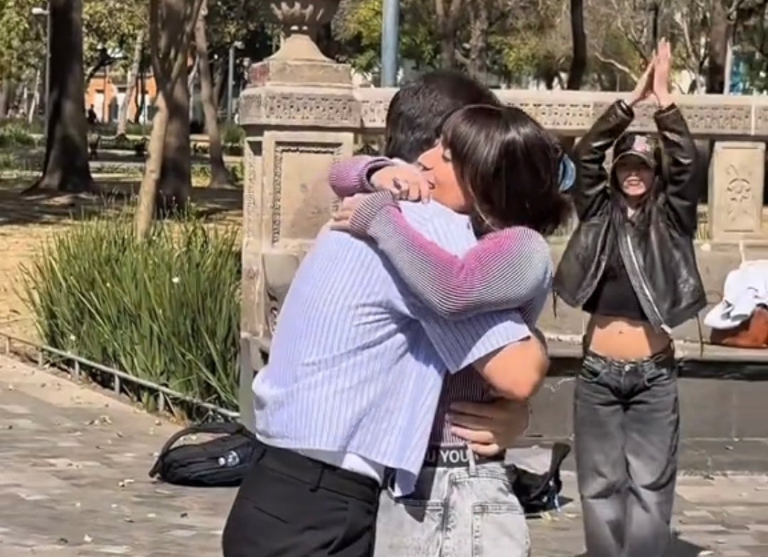 Guillermo Gauna Vivas y Julia Medina durante su pedida de mano Guillermo Gauna Vivas y Julia Medina durante su pedida de mano