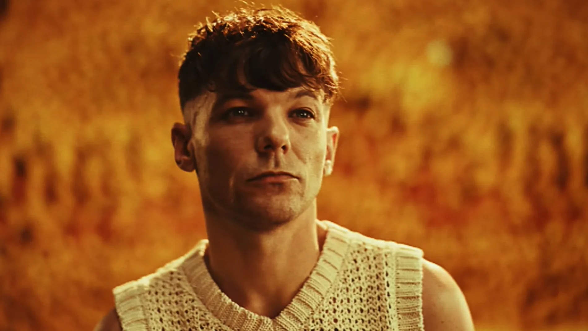 Louis Tomlinson en el videoclip de 'Sunflowers' Louis Tomlinson en el videoclip de 'Sunflowers'