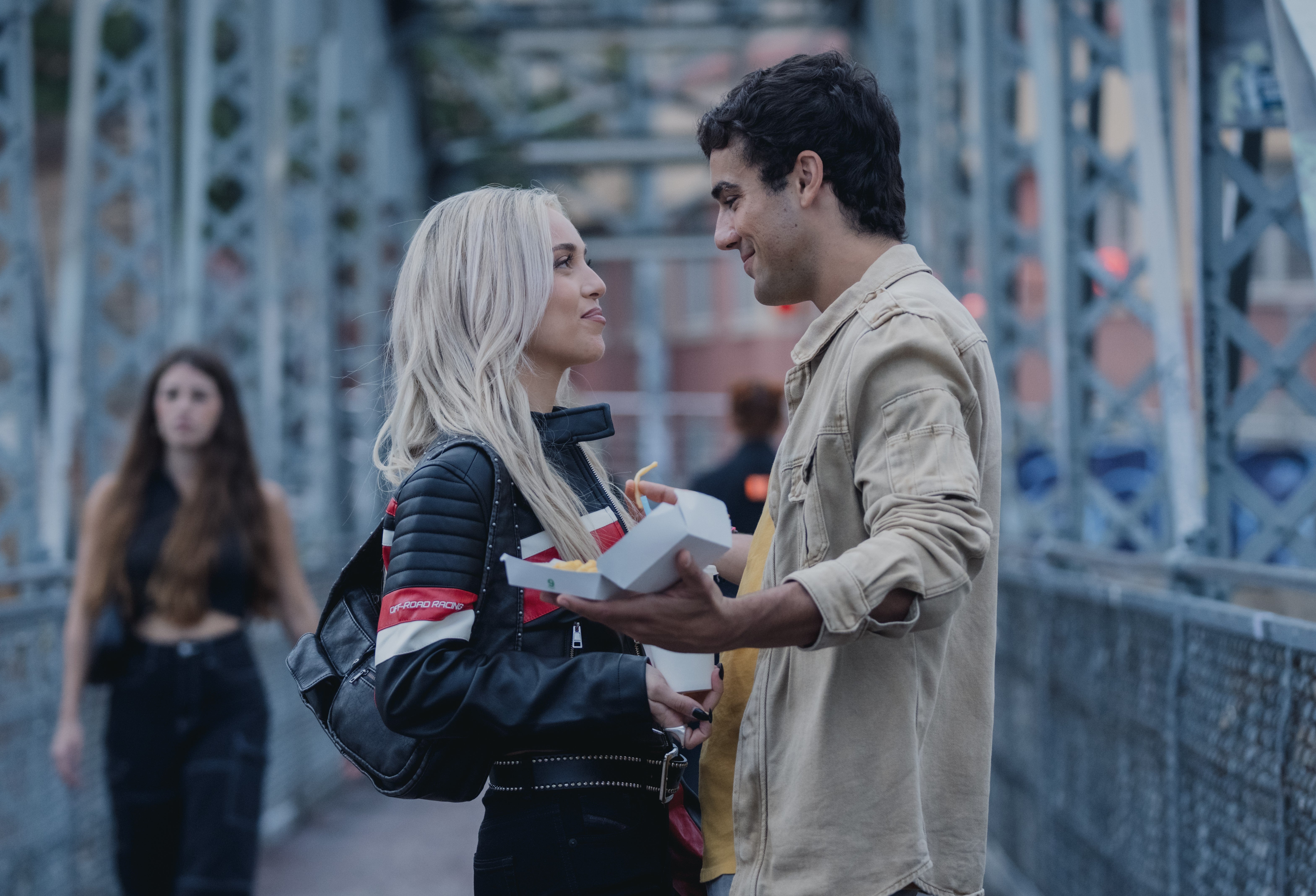 Luna (Ana Mena) y Edu (Óscar Casas) en 'Ídolos' Luna (Ana Mena) y Edu (Óscar Casas) en 'Ídolos'