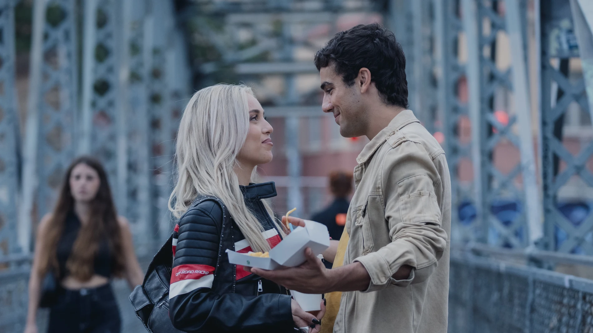 Luna (Ana Mena) y Edu (Óscar Casas) en 'Ídolos' Luna (Ana Mena) y Edu (Óscar Casas) en 'Ídolos'