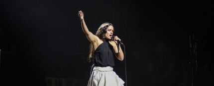 Rosal&iacute;a actuando en el evento ben&eacute;fico 'Act X Palestine'