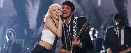 Ros&eacute; y Bruno Mars en los Premios Grammy 2026
