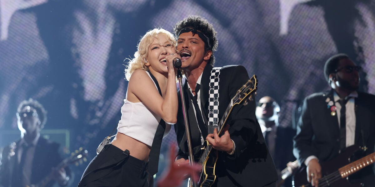 Ros&eacute; y Bruno Mars en los Premios Grammy 2026