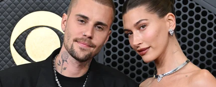 Justin y Hailey Bieber llevaron una chapa contra el ICE en la gala de los Grammy. Justin y Hailey Bieber llevaron una chapa contra el ICE en la gala de los Grammy.