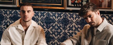 Pablo Albor&aacute;n y ANTONY Z, en la promoci&oacute;n de 'BESOS DORADOS'