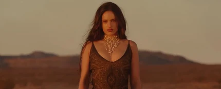 Rosalía en el videoclip de 'Sauvignon Blanc' Rosalía en el videoclip de 'Sauvignon Blanc'