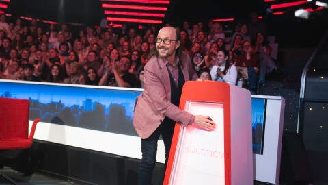 Santiago Segura toca el botón de la injusticia a favor de Eva Soriano