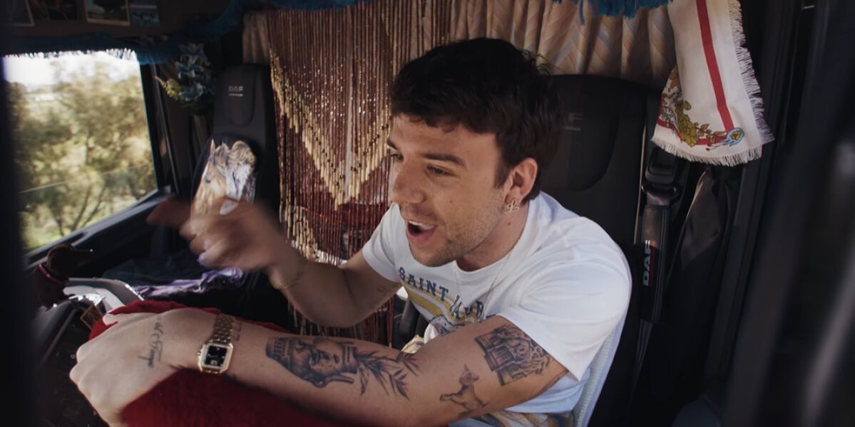 Quevedo en el videoclip de 'Ni borracho'