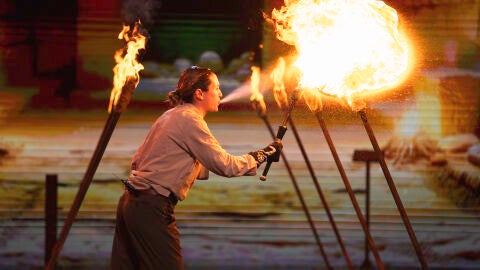 Eva Soriano se convierte en una espectacular antorcha humana