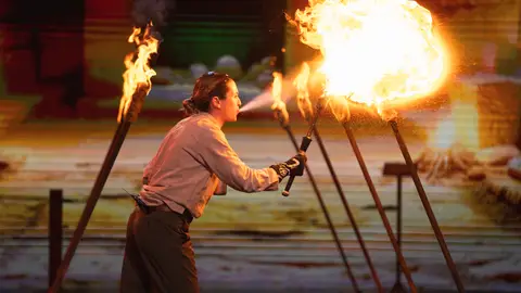 Eva Soriano se convierte en una espectacular antorcha humana Eva Soriano se convierte en una espectacular antorcha humana