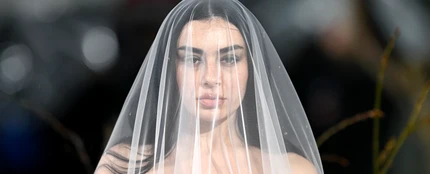 Charli xcx en una premiere de 'Cumbres borrascosas' Charli xcx en una premiere de 'Cumbres borrascosas'