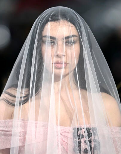 Charli xcx en una premiere de 'Cumbres borrascosas'