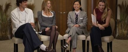 Eva Soriano con Jacob Elordi, Margo Robbie y Hong Chau.