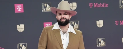 Carín León en los Premios Lo Nuestro Carín León en los Premios Lo Nuestro