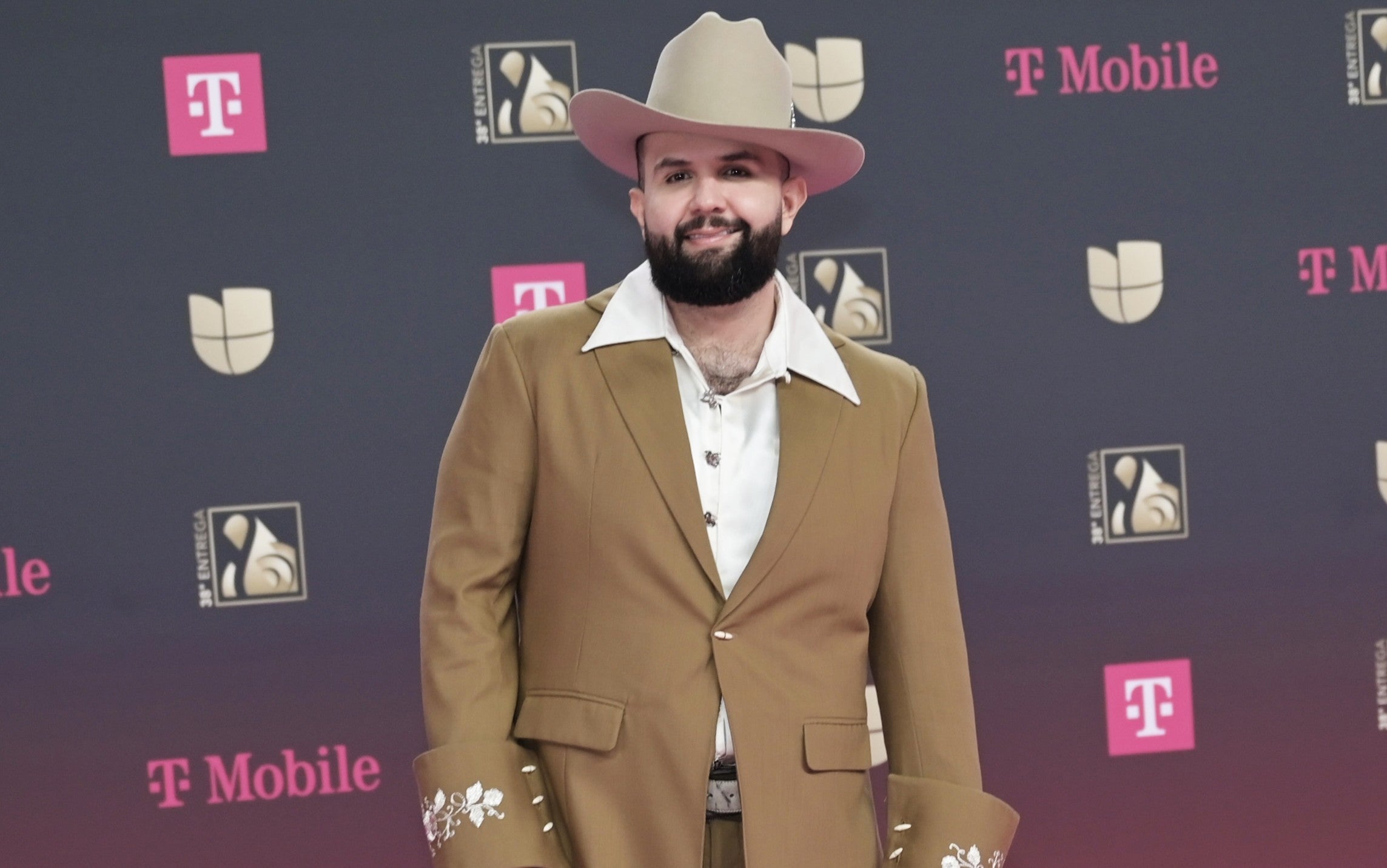 Carín León en los Premios Lo Nuestro Carín León en los Premios Lo Nuestro