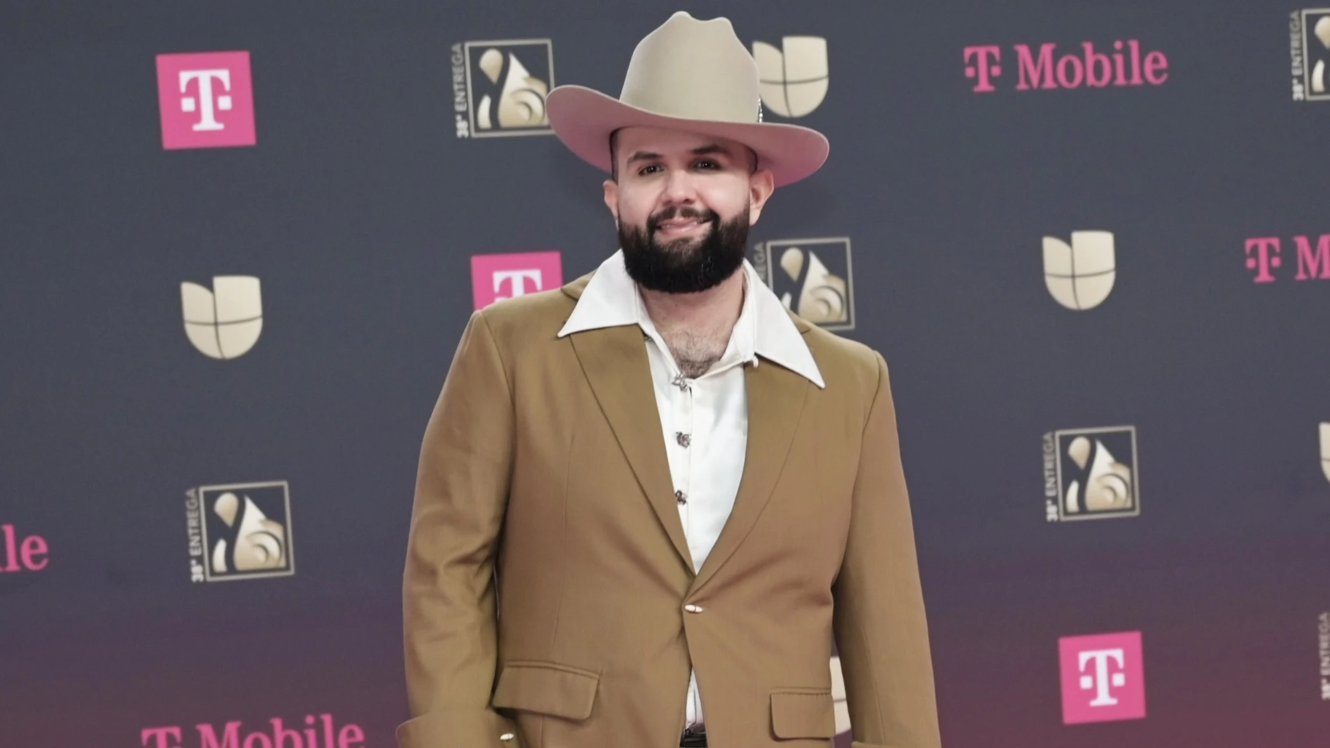 Carín León en los Premios Lo Nuestro Carín León en los Premios Lo Nuestro