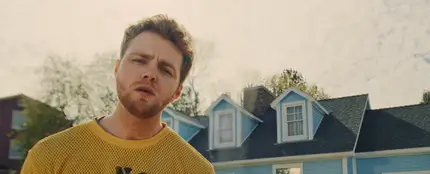 Alex Warren en el videoclip de 'Fever Dream' Alex Warren en el videoclip de 'Fever Dream'