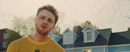 Alex Warren en el videoclip de 'Fever Dream' Alex Warren en el videoclip de 'Fever Dream'