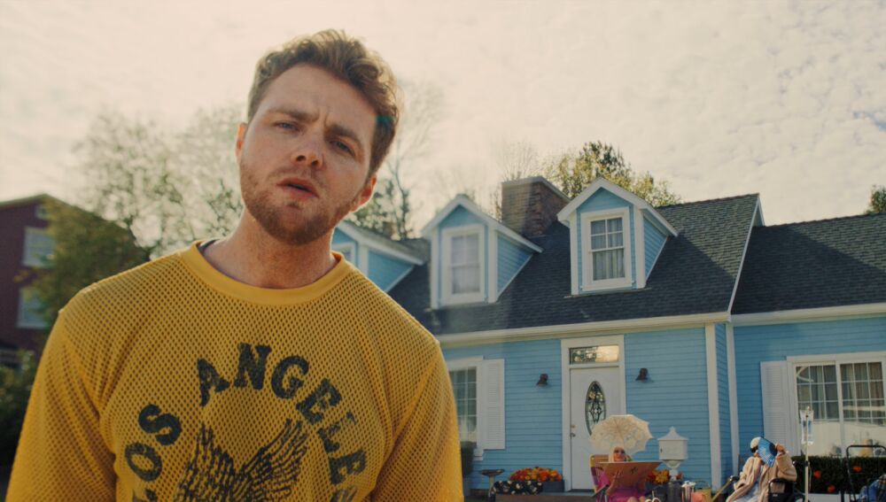 Alex Warren en el videoclip de 'Fever Dream'