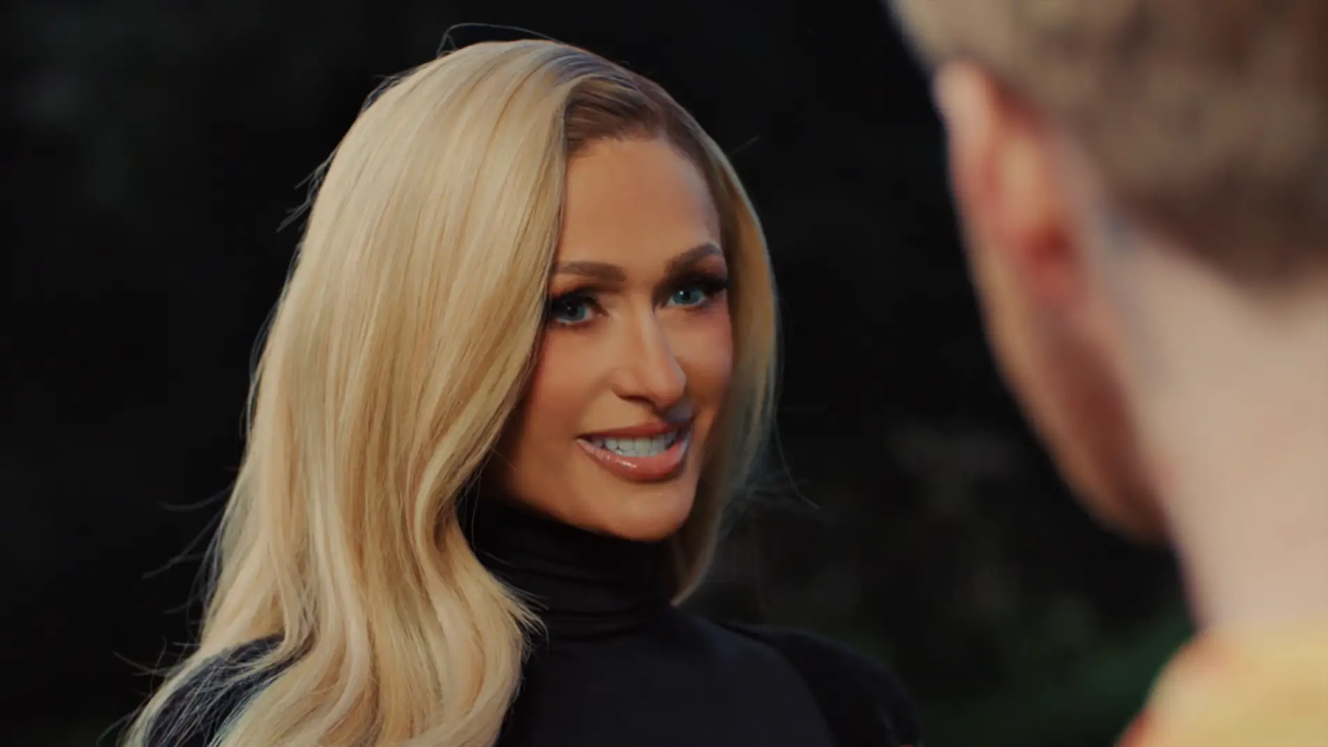 Paris Hilton en el videoclip de 'Fever Dream', de Alex Warren Paris Hilton en el videoclip de 'Fever Dream', de Alex Warren