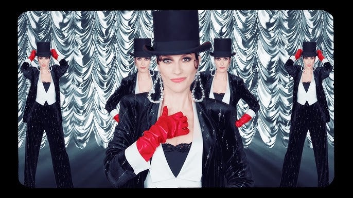 Laura Pausini, en la portada del single ¿Por qué te vas? Laura Pausini, en la portada del single ¿Por qué te vas?