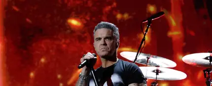Robbie Williams actuando en los BRIT Awards 2026 Robbie Williams actuando en los BRIT Awards 2026