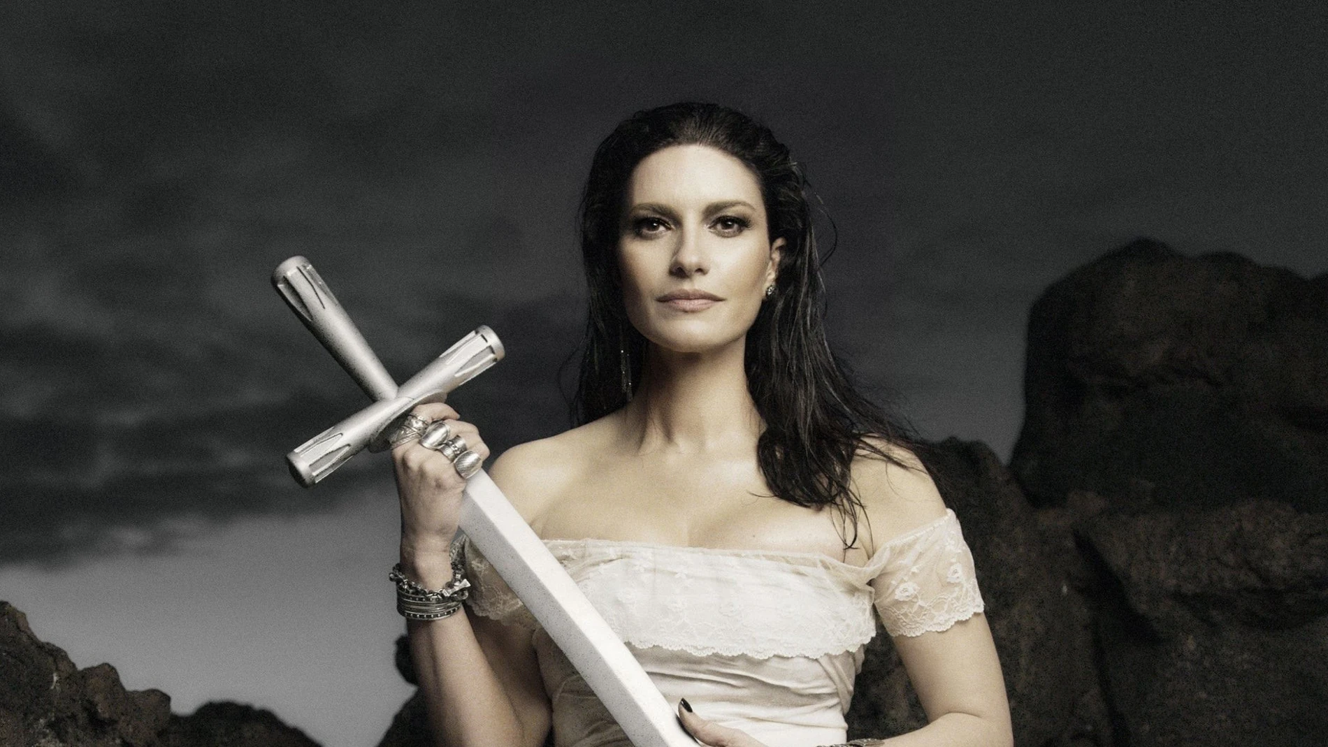 Laura Pausini en la portada de 'YO CANTO 2' Laura Pausini en la portada de 'YO CANTO 2'