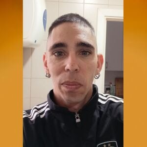 Gustavo se rapa el pelo (a medias) tras ganar 18.000 euros en 'Cuerpos especiales' Gustavo se rapa el pelo (a medias) tras ganar 18.000 euros en 'Cuerpos especiales'