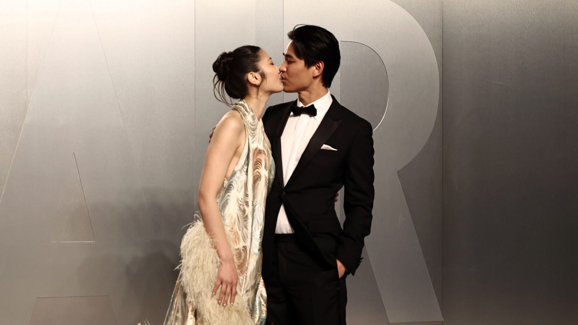 EJAE y Sam Kim, en la gala Vanity Fair de los Oscar 2026.