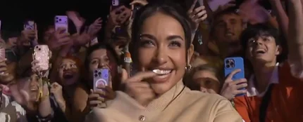 Sabrina Carpenter arresta a María Becerra en su concierto en el Lollapalooza Sabrina Carpenter arresta a María Becerra en su concierto en el Lollapalooza