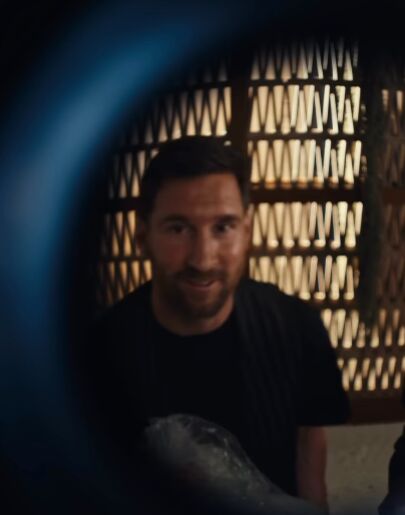 Messi en el videoclip de 'DOS AMANTES' de TINI