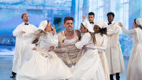 José Yélamo impresiona con su loca coreografía