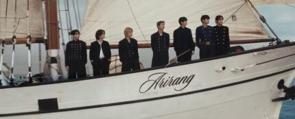 BTS en el videoclip de 'SWIM'