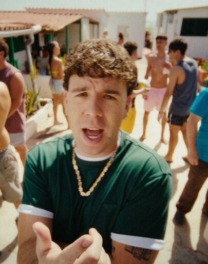 Quevedo en el videoclip de 'SCANDIC'