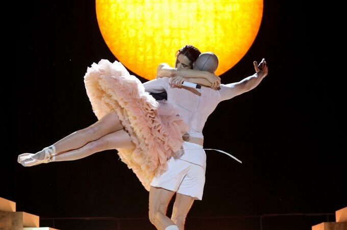 Rosalía en París durante su gira 'LUX TOUR'