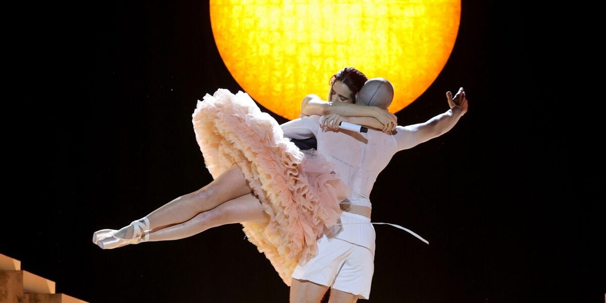 Rosal&iacute;a en Par&iacute;s durante su gira 'LUX TOUR'