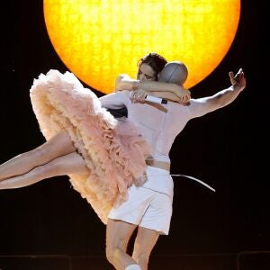 Rosal&iacute;a en Par&iacute;s durante su gira 'LUX TOUR'