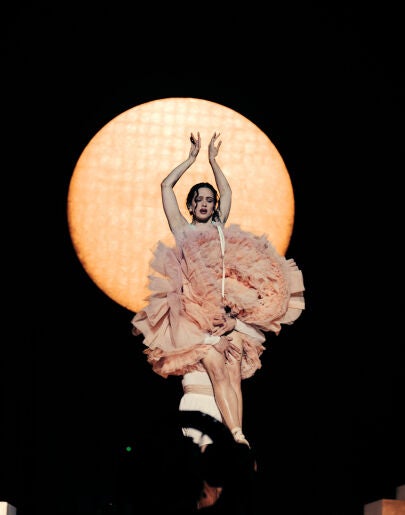 Rosalía en el Movistar Arena de Madrid con el 'LUX TOUR'