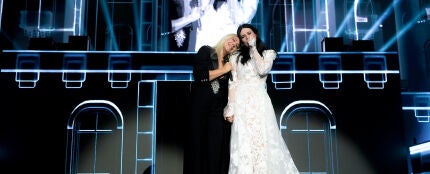 M&oacute;nica Naranjo y Laura Pausini en el Palau Sant Jordi de Barcelona