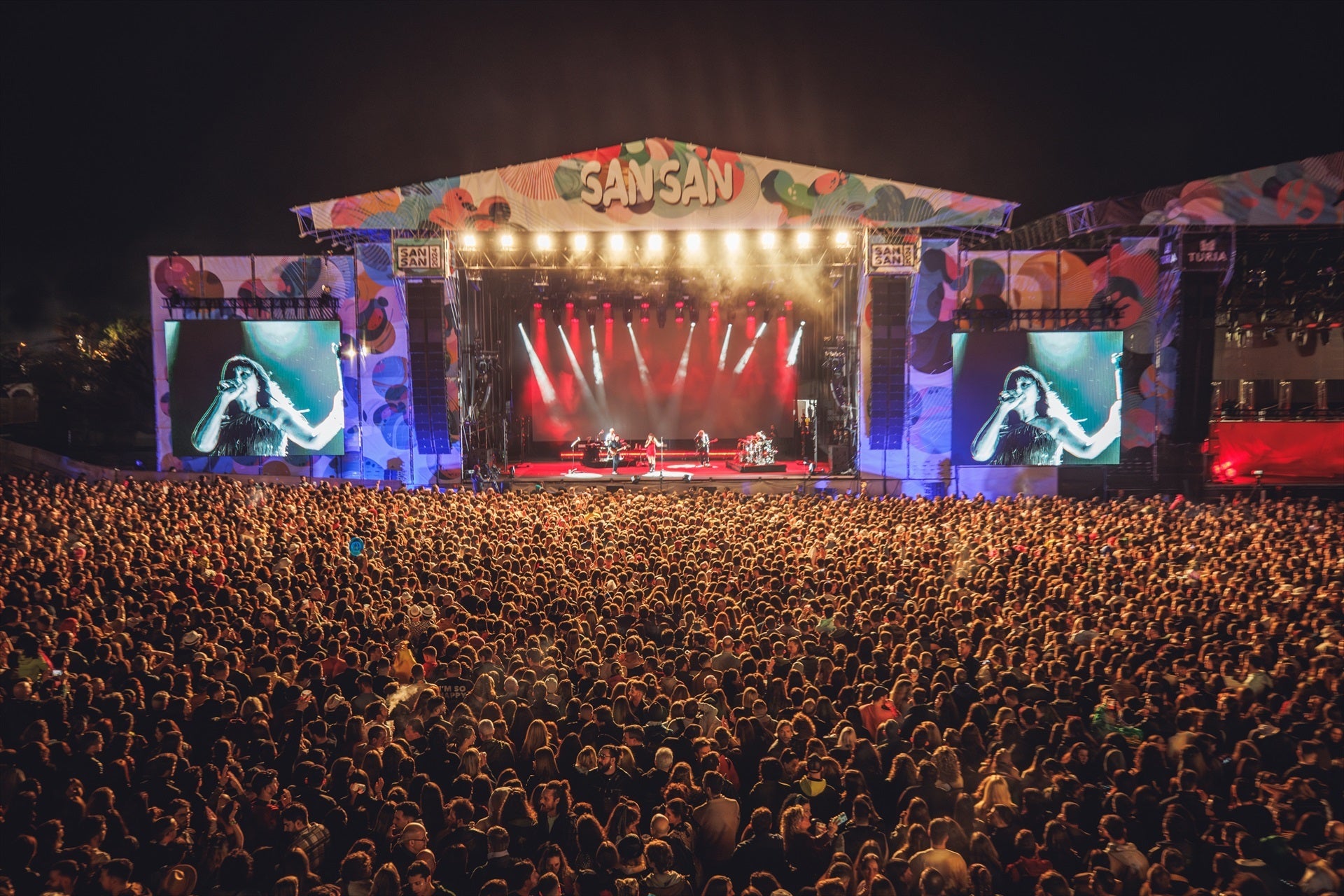 El SanSan Festival de Benicasim, en Castellón, es uno de los primeros festivales de música de la temporada y reúne a unas 15.000 personas. El SanSan Festival de Benicasim, en Castellón, es uno de los primeros festivales de música de la temporada y reúne a unas 15.000 personas.