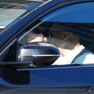 Ester Expósito y Kylian Mbappé confirman su relación con un beso Ester Expósito y Kylian Mbappé confirman su relación con un beso