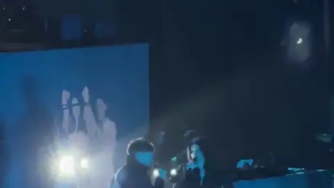 Laura Pausini y Pablo López cantan 'El Patio' en Madrid Laura Pausini y Pablo López cantan 'El Patio' en Madrid