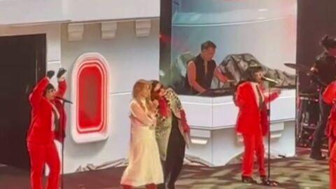 Laura Pausini y Jeanette cantan ¿POR QUÉ TE VAS? en el Movistar Arena de Madrid